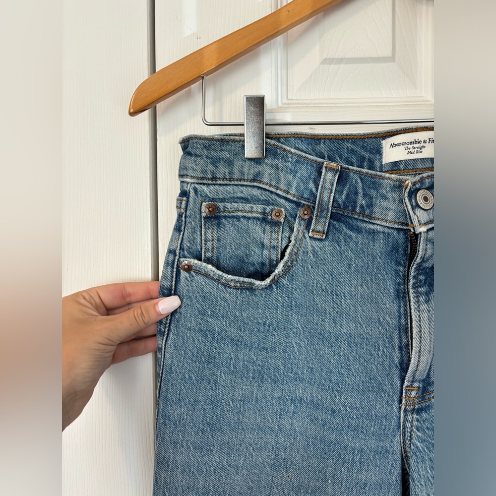 A&F Mid Rise Straight Jeans NEVER WORN - Picture 9 of 11